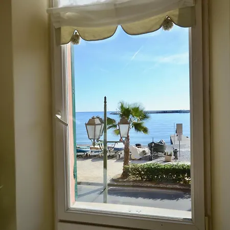 Gramsci 79 - Elegante Appartamento Fronte Spiaggia Con 3 Posti Letto Santa Margherita Ligure