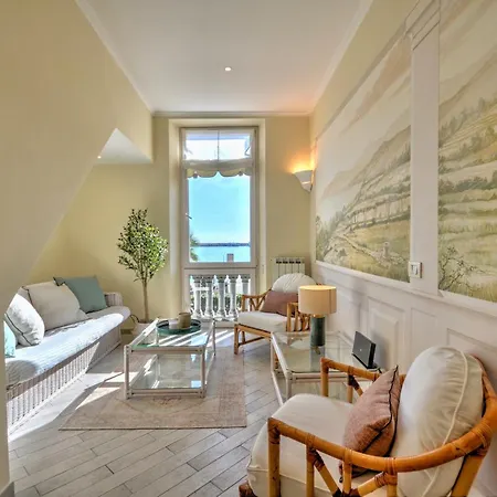 Gramsci 79 - Elegante Appartamento Fronte Spiaggia Con 3 Posti Letto Appartement *