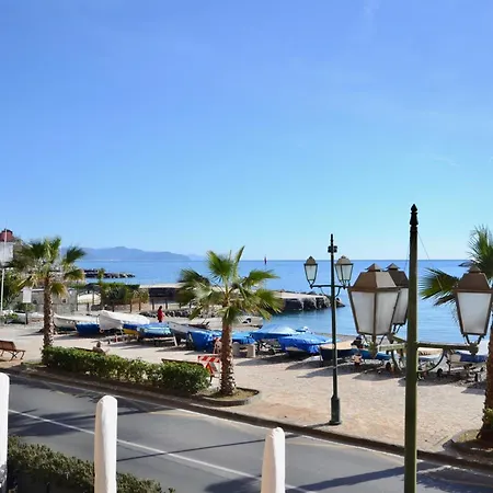 Gramsci 79 - Elegante Appartamento Fronte Spiaggia Con 3 Posti Letto Appartement *