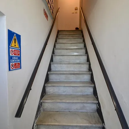 Gramsci 79 - Elegante Fronte Con 3 Posti Letto Apartament *