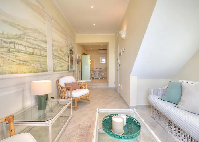 Gramsci 79 - Elegante Fronte Con 3 Posti Letto شقة