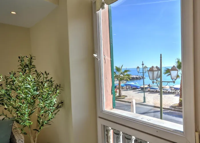 Gramsci 79 - Elegante Fronte Con 3 Posti Letto شقة