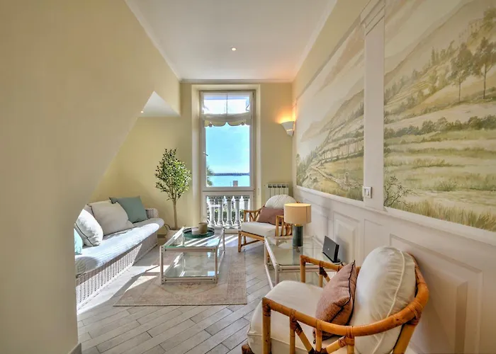 Gramsci 79 - Elegante Fronte Con 3 Posti Letto شقة *