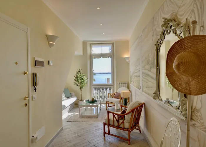 Gramsci 79 - Elegante Fronte Con 3 Posti Letto *