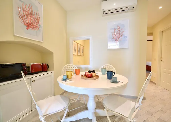 Gramsci 79 - Elegante Fronte Con 3 Posti Letto