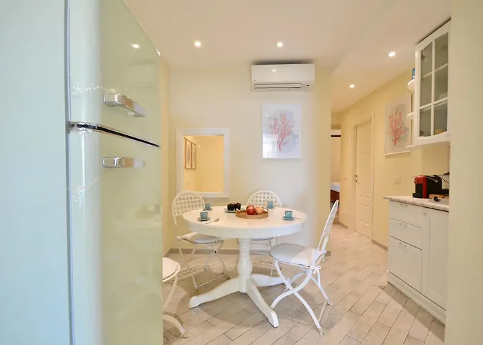 Gramsci 79 - Elegante Fronte Con 3 Posti Letto * 산타마르게리타리구레